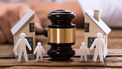 Quién se queda con la casa en un divorcio con hijos si la hipoteca está a nombre de los dos