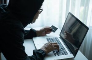 Diferencia legal entre apropiación indebida y estafa: Ejemplos prácticos y penas de prisión